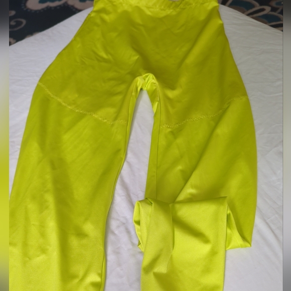NWT Yitty Vibrant Yellow Leggings Size Medium - Picture 1 of 6